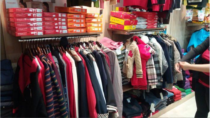 Toko Musim Dingin Terlengkap di Lippo Karawaci Tangerang adalah Toko "It's Winter" yang beralamat di Supermall Karawaci Lantai UG no 61, Telp 021-5465622, 5465722, Karawaci Tangerang.