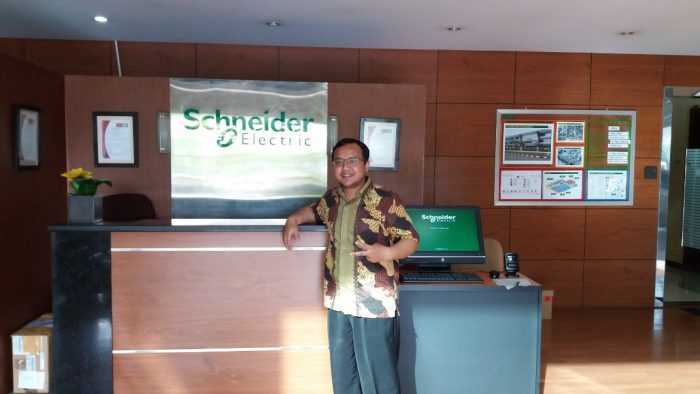 Pembicara Internet Marketing Perusahaan PT Schneider Electric