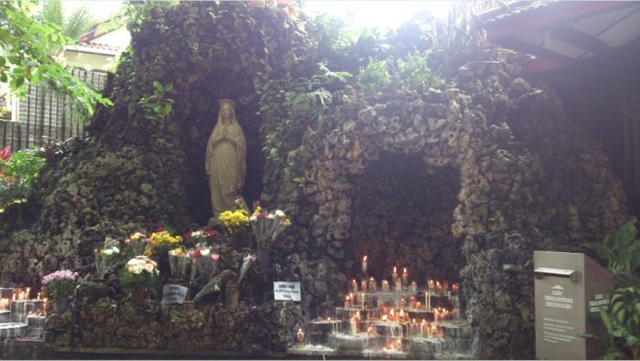 Gua Maria Sendangsono Jogja Tempat Ziarah Favorit