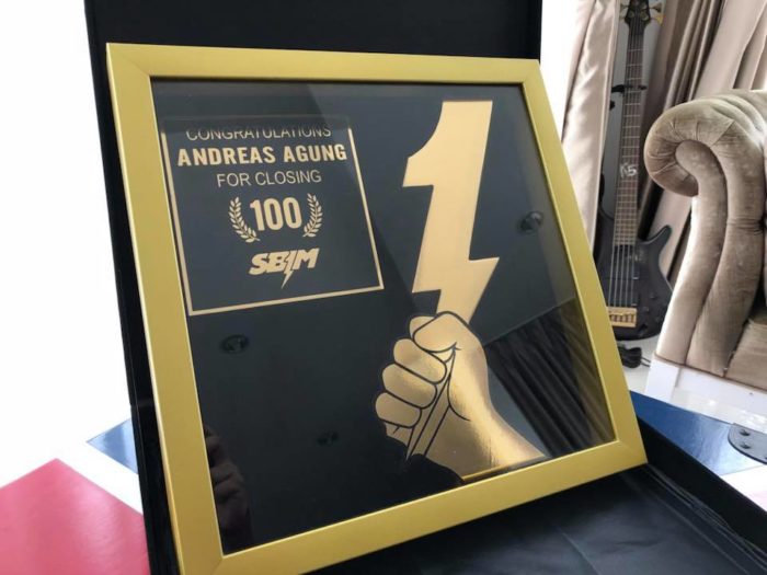Plakat SB1M diraih Andreas Agung