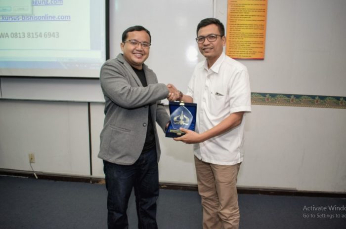 Dosen Sosmed Marketing Terbaik Indonesia