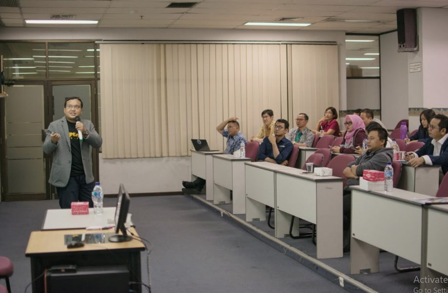 Pembicara Seminar Kewirausahaan Andreas Agung