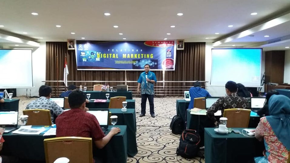 Trainer Digital Marketing untuk UKM Indonesia