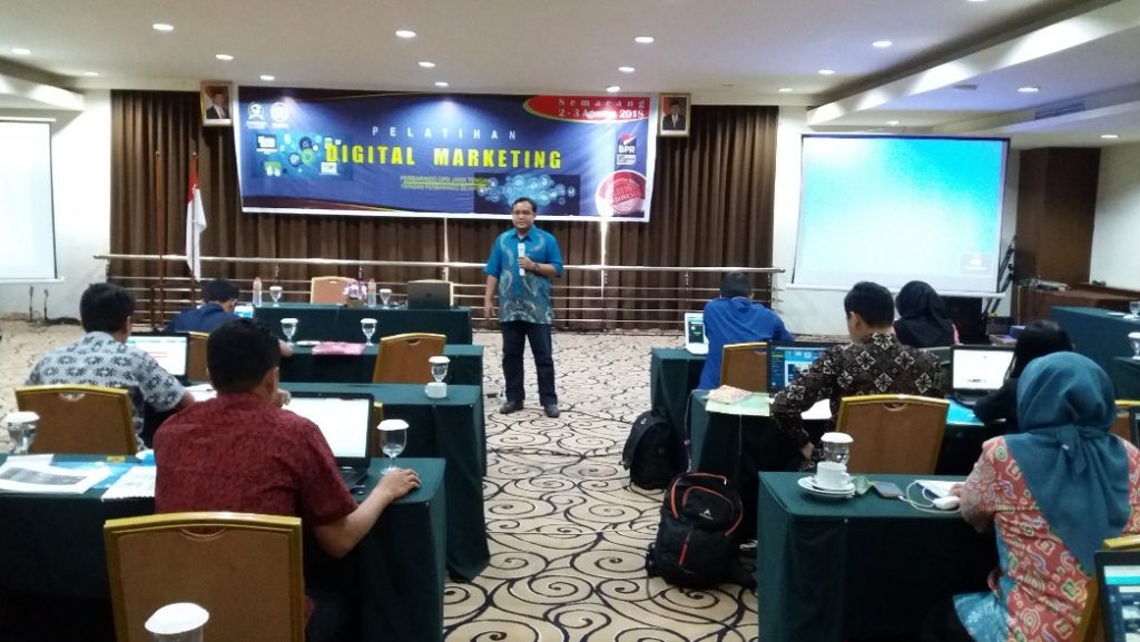 Pembicara Digital Marketing Lewat Live Webinar