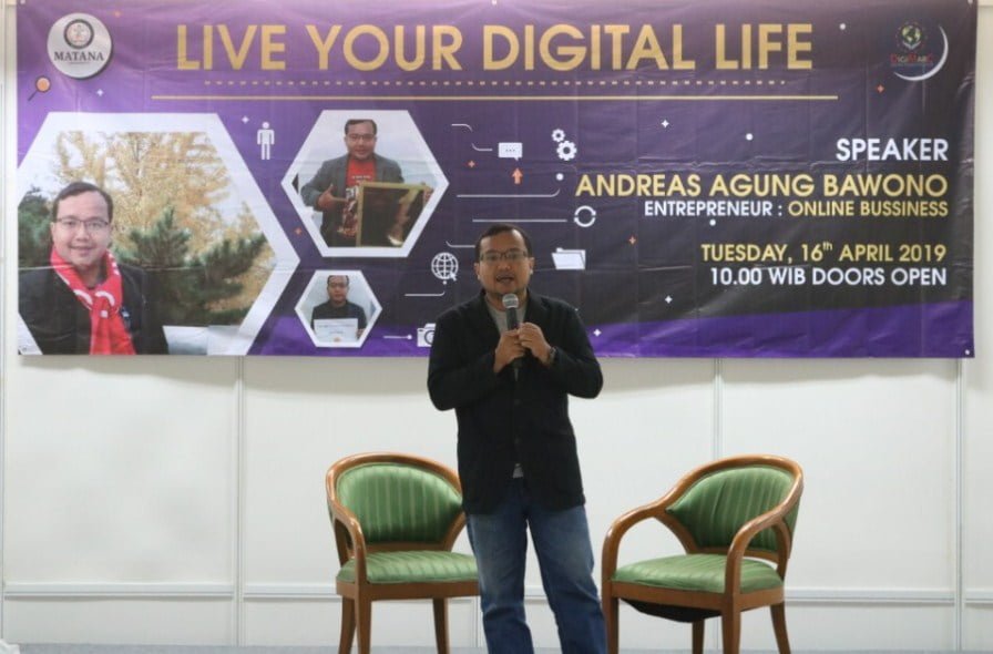 Narasumber Digital Marketing Lewat Live Webinar