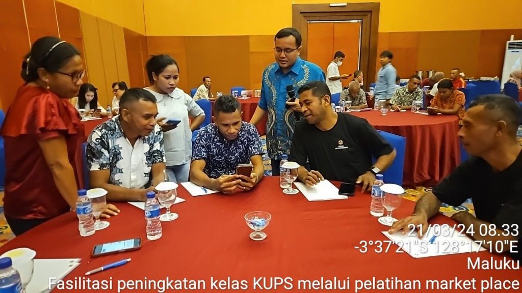 Trainer Pelatihan Marketplace Kementerian Lingkungan Hidup di Ambon 