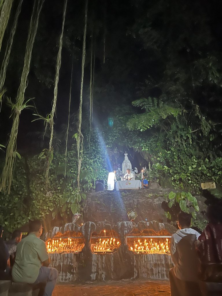 Misa penutupan Bulan Maria di Gua Maria Sawer Rahmat, Cisantana