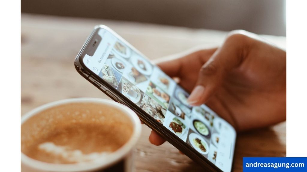 Contoh Penggunaan Teknologi AI pada Social Media Newsfeed